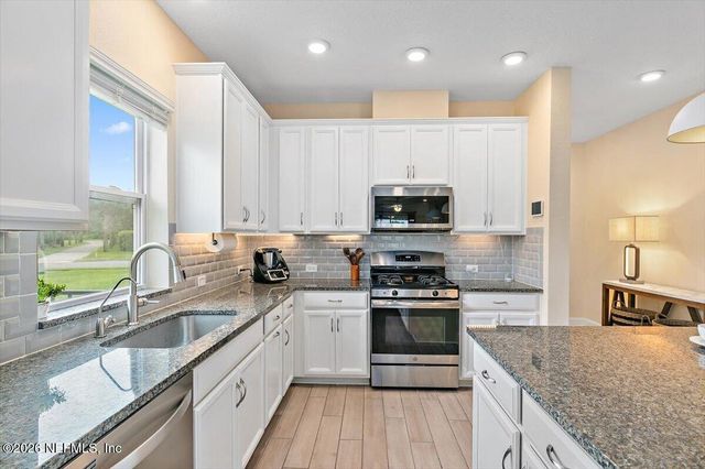 553 VISTA LAKE Circle, Ponte Vedra, FL 32081