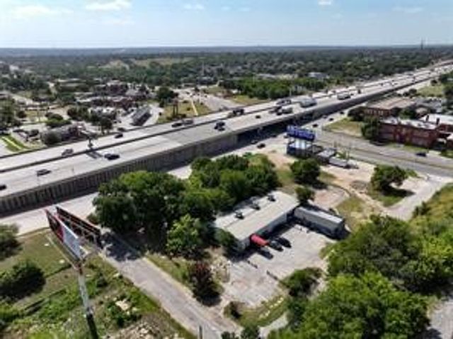 600 E Dashwood Street, Fort Worth, TX 76104