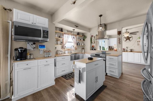 1259 S Winterhaven Dr, Pueblo West, CO 81007