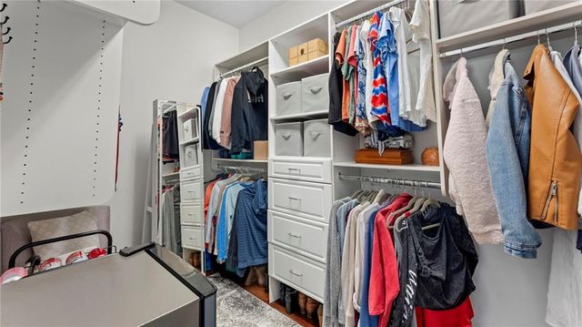 501 Lost Creek Drive, Woodstock, GA 30188