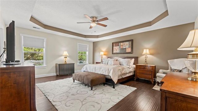 501 Lost Creek Drive, Woodstock, GA 30188