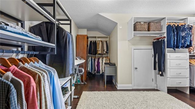 501 Lost Creek Drive, Woodstock, GA 30188