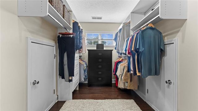 501 Lost Creek Drive, Woodstock, GA 30188