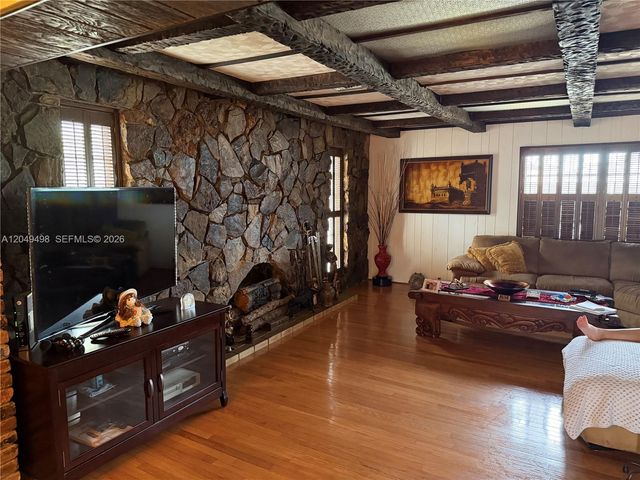 291 W 59th Street, Hialeah, FL 33012