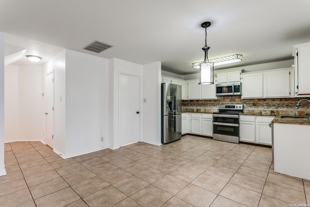 9038 Pinseeker, Selma, TX 78154