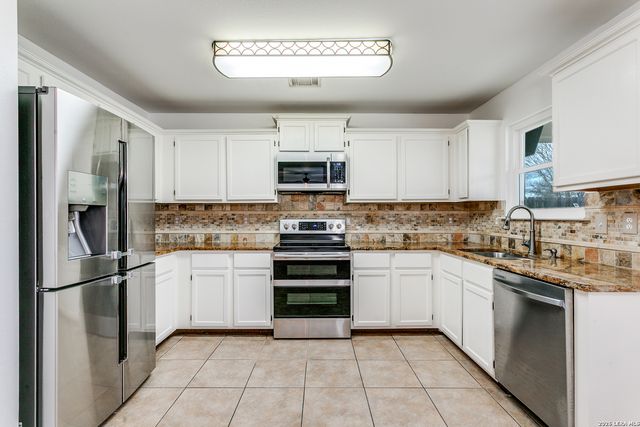 9038 Pinseeker, Selma, TX 78154