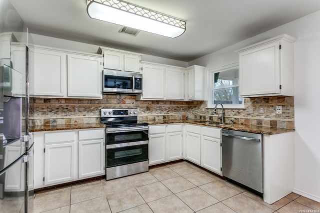 9038 Pinseeker, Selma, TX 78154