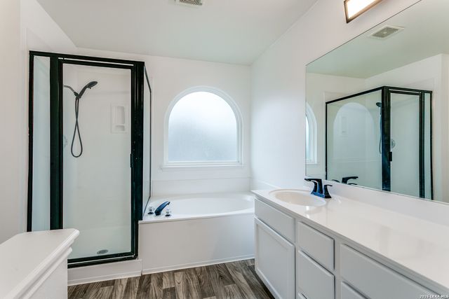 9038 Pinseeker, Selma, TX 78154