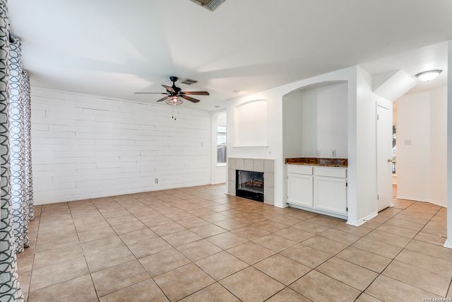 9038 Pinseeker, Selma, TX 78154