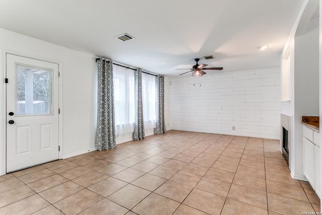 9038 Pinseeker, Selma, TX 78154