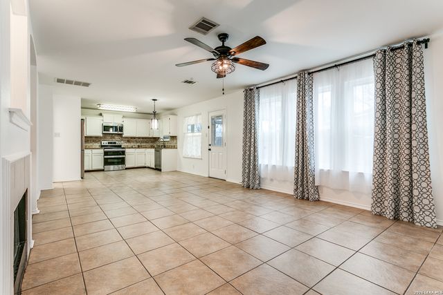 9038 Pinseeker, Selma, TX 78154