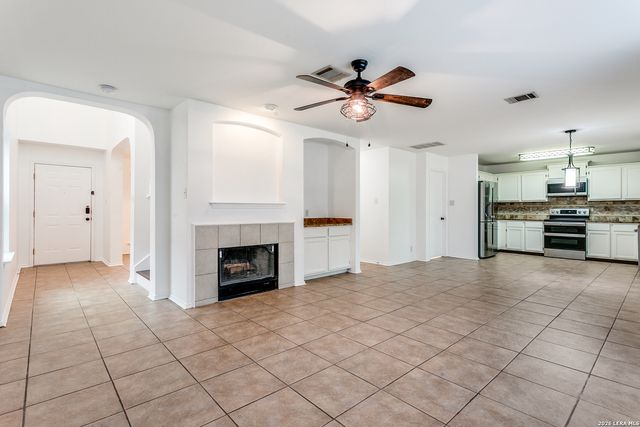 9038 Pinseeker, Selma, TX 78154