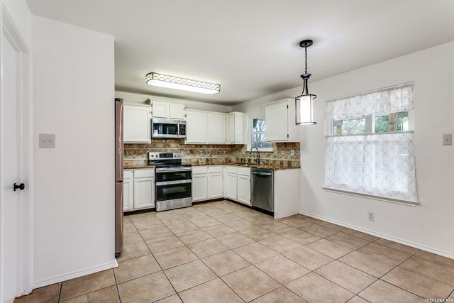 9038 Pinseeker, Selma, TX 78154