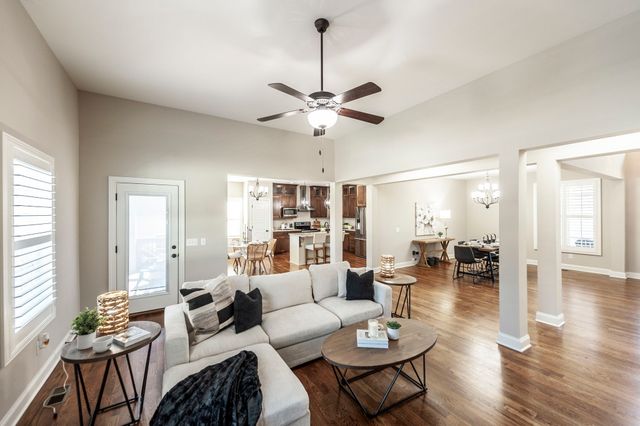 5563 Stacy Springs Rd, Springfield, TN 37172