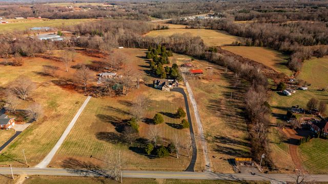 5563 Stacy Springs Rd, Springfield, TN 37172