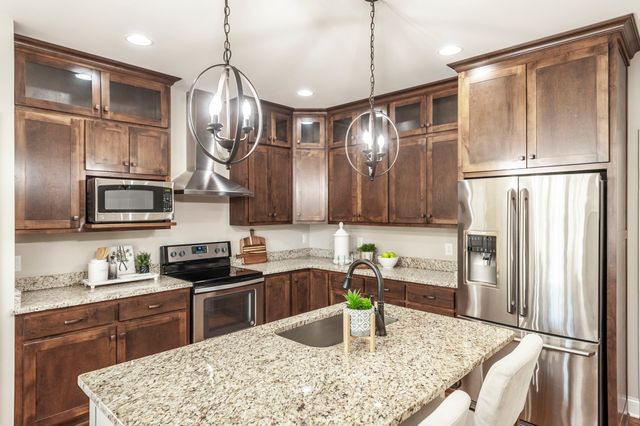 5563 Stacy Springs Rd, Springfield, TN 37172