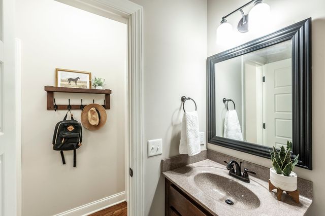 5563 Stacy Springs Rd, Springfield, TN 37172