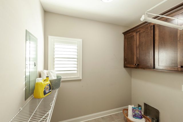 5563 Stacy Springs Rd, Springfield, TN 37172