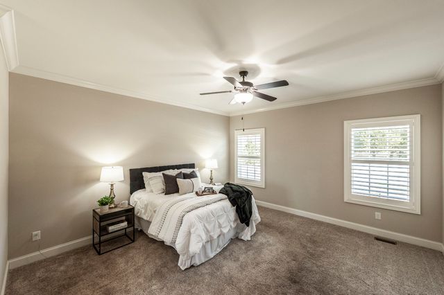 5563 Stacy Springs Rd, Springfield, TN 37172