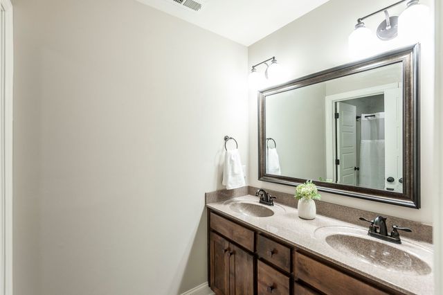 5563 Stacy Springs Rd, Springfield, TN 37172