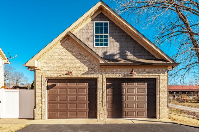 5563 Stacy Springs Rd, Springfield, TN 37172