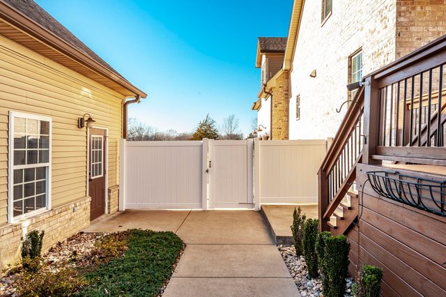 5563 Stacy Springs Rd, Springfield, TN 37172