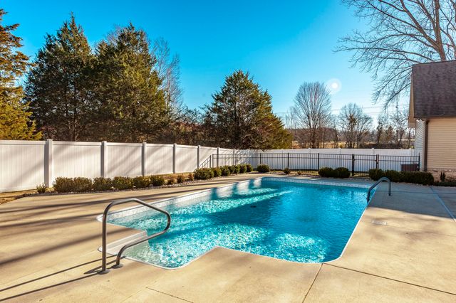 5563 Stacy Springs Rd, Springfield, TN 37172