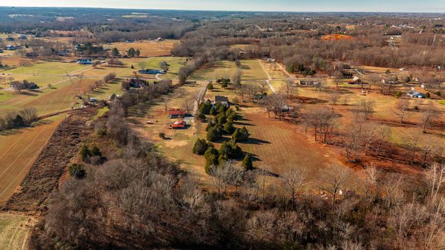 5563 Stacy Springs Rd, Springfield, TN 37172