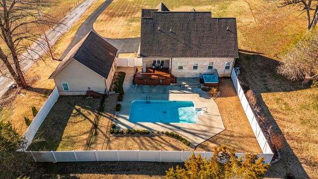 5563 Stacy Springs Rd, Springfield, TN 37172