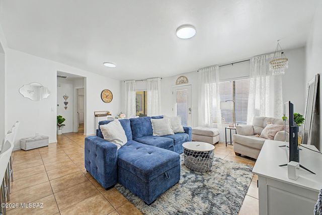 2469 N Silver Mosaic Drive, Tucson, AZ 85745