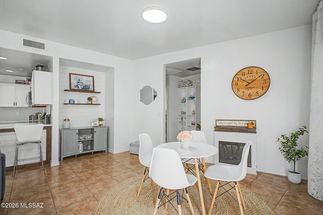 2469 N Silver Mosaic Drive, Tucson, AZ 85745