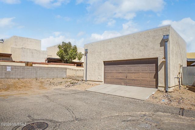 2469 N Silver Mosaic Drive, Tucson, AZ 85745