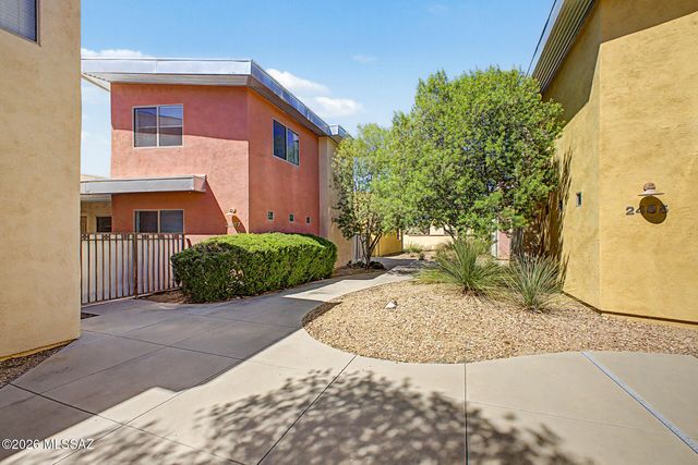 2469 N Silver Mosaic Drive, Tucson, AZ 85745
