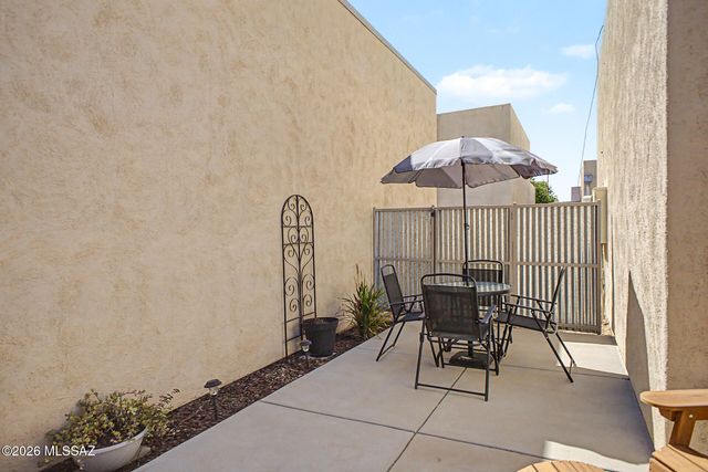 2469 N Silver Mosaic Drive, Tucson, AZ 85745