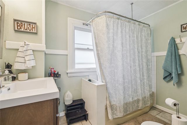 250 Highland Drive NW, Cedar Rapids, IA 52405