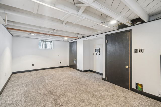 250 Highland Drive NW, Cedar Rapids, IA 52405