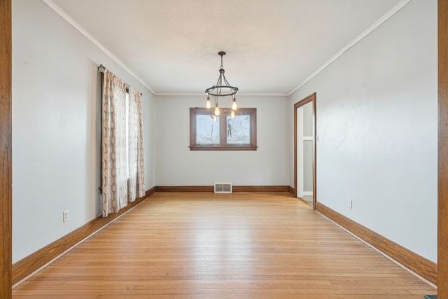 250 Highland Drive NW, Cedar Rapids, IA 52405