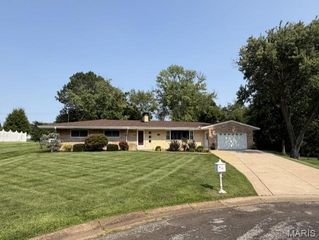 12216 CHERYL Court, St Louis, MO 63128