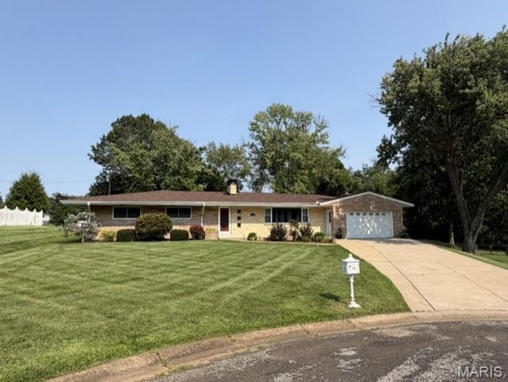 12216 CHERYL Court, St Louis, MO 63128