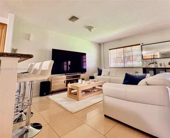 9020 NW 38th Dr 5, Coral Springs, FL 33065