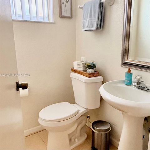 9020 NW 38th Dr 5, Coral Springs, FL 33065