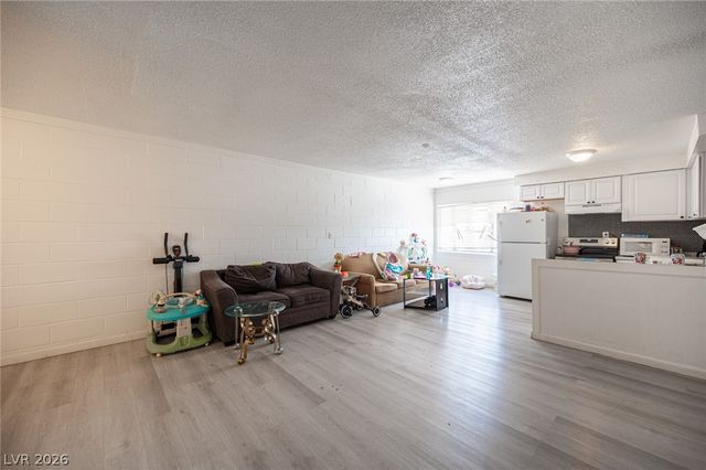 2937 Stewart Avenue, Las Vegas, NV 89101