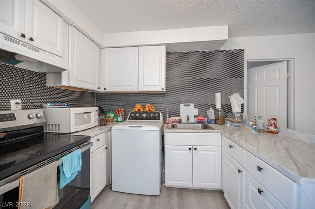 2937 Stewart Avenue, Las Vegas, NV 89101