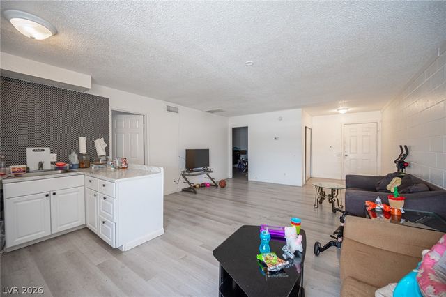 2937 Stewart Avenue, Las Vegas, NV 89101