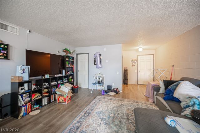 2937 Stewart Avenue, Las Vegas, NV 89101