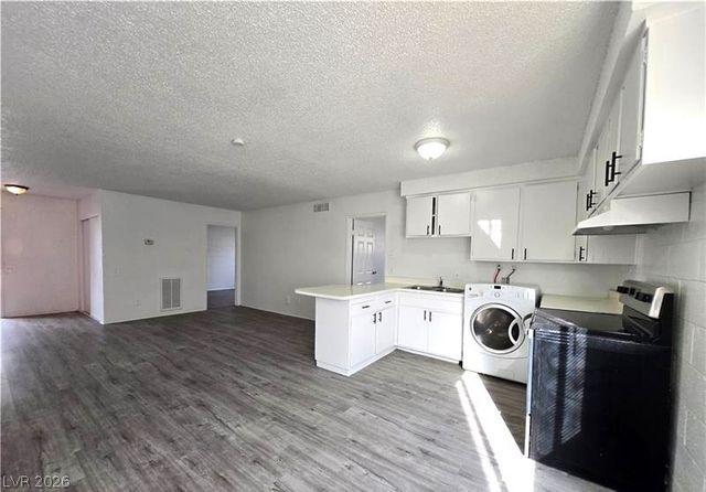 2937 Stewart Avenue, Las Vegas, NV 89101