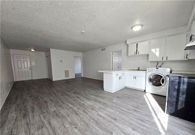 2937 Stewart Avenue, Las Vegas, NV 89101