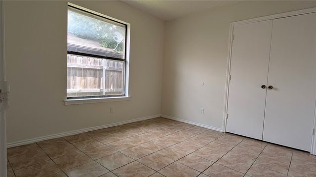 6641 S Creek Drive, Fort Worth, TX 76133
