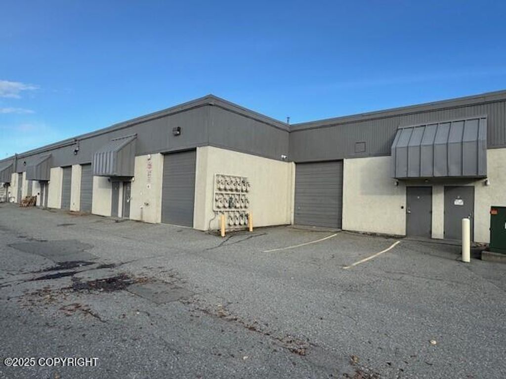 501 W International Airport Road, #13 & 15, Anchorage, AK 99518