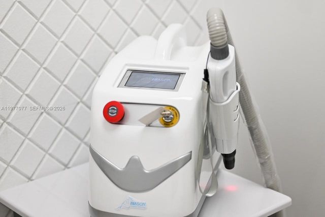 10780 MED SPA NEAR FIU, Sweetwater, FL 33174